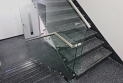 Glas räcken i trapphuset
